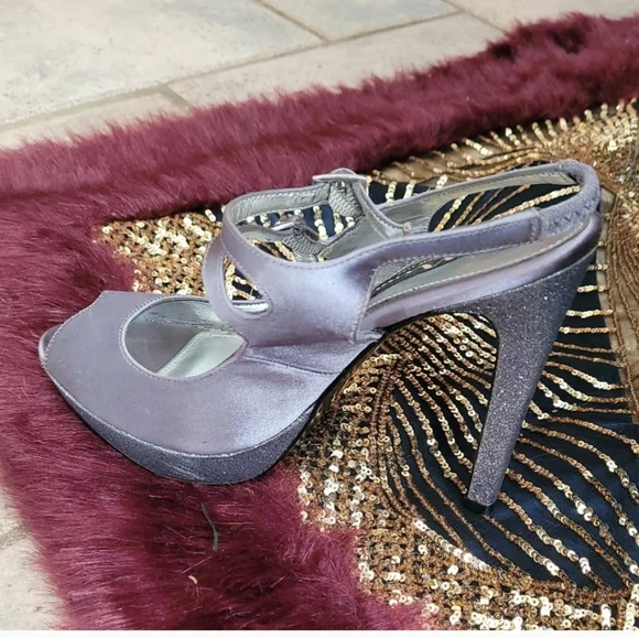 Nina Silver Metallic Satin Sandals Heels Sz 6.5 - Picture 8 of 15